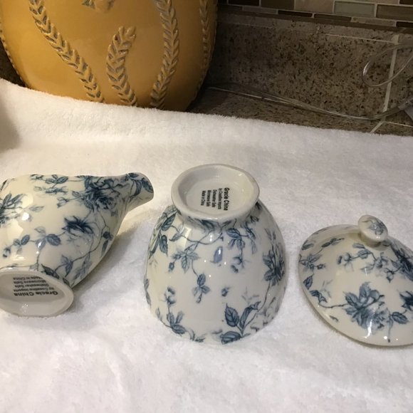 Gracie Bone China by Coastline Imports - Sugar and Creamer Floral Blue pattern - Picture 4 of 7